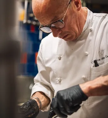 Le Chef Stéphane Avelin en cuisine pour une prestation traiteur